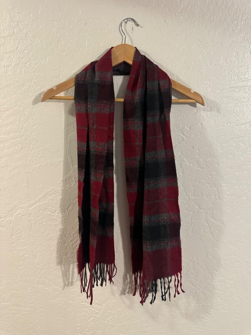 Roundtree & Yorke Lambswool Red & Grey Plaid Fall Winter Plaid Scarf